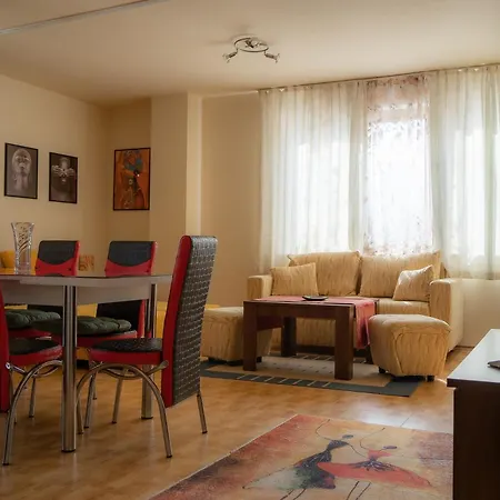 дени Appartamento *
